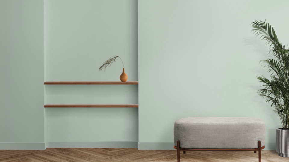 Esta imagem retrata um ambiente interno com estética minimalista e contemporânea, transmitindo uma forte sensação de serenidade, equilíbrio e frescor.